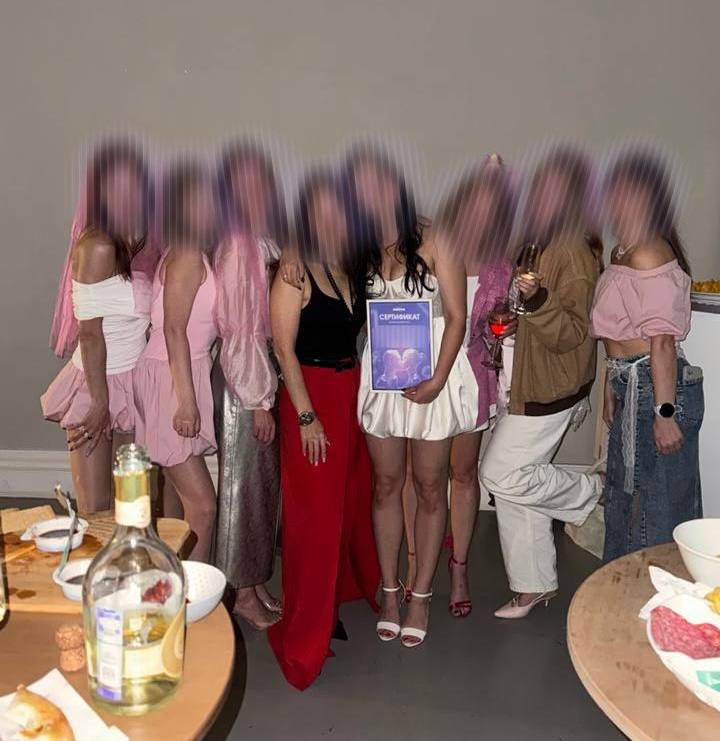 Фото девичника, который организовала Гетеротика